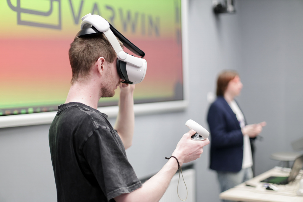 Руководители ЦДО детей погрузились в VR и обсудили будущее дополнительного образования России в «Технопарке Санкт-Петербурга»
